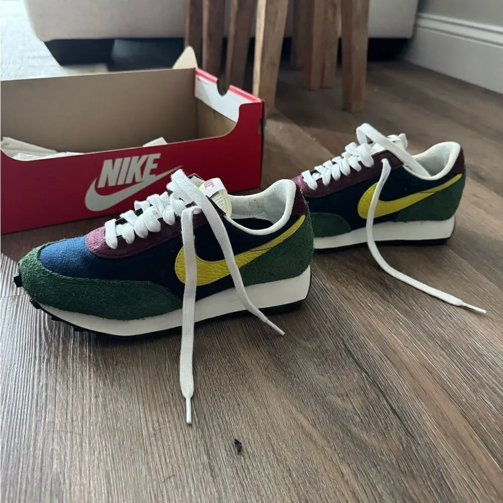 Nike Daybreak Obsidian Dynamic Yellow Green and Yellow Sneakers
